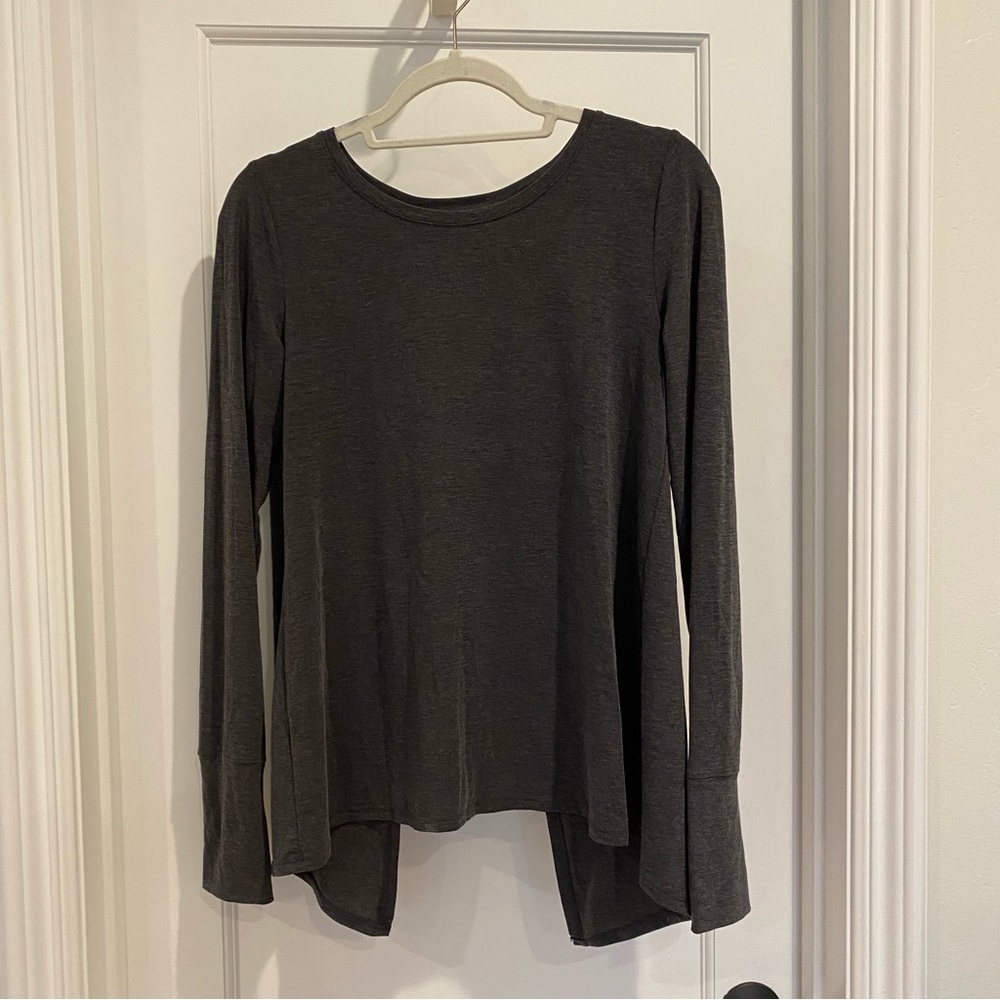 GAP FIT LONG SLEEVE WORKOUT TOP SPLIT TIE BACK